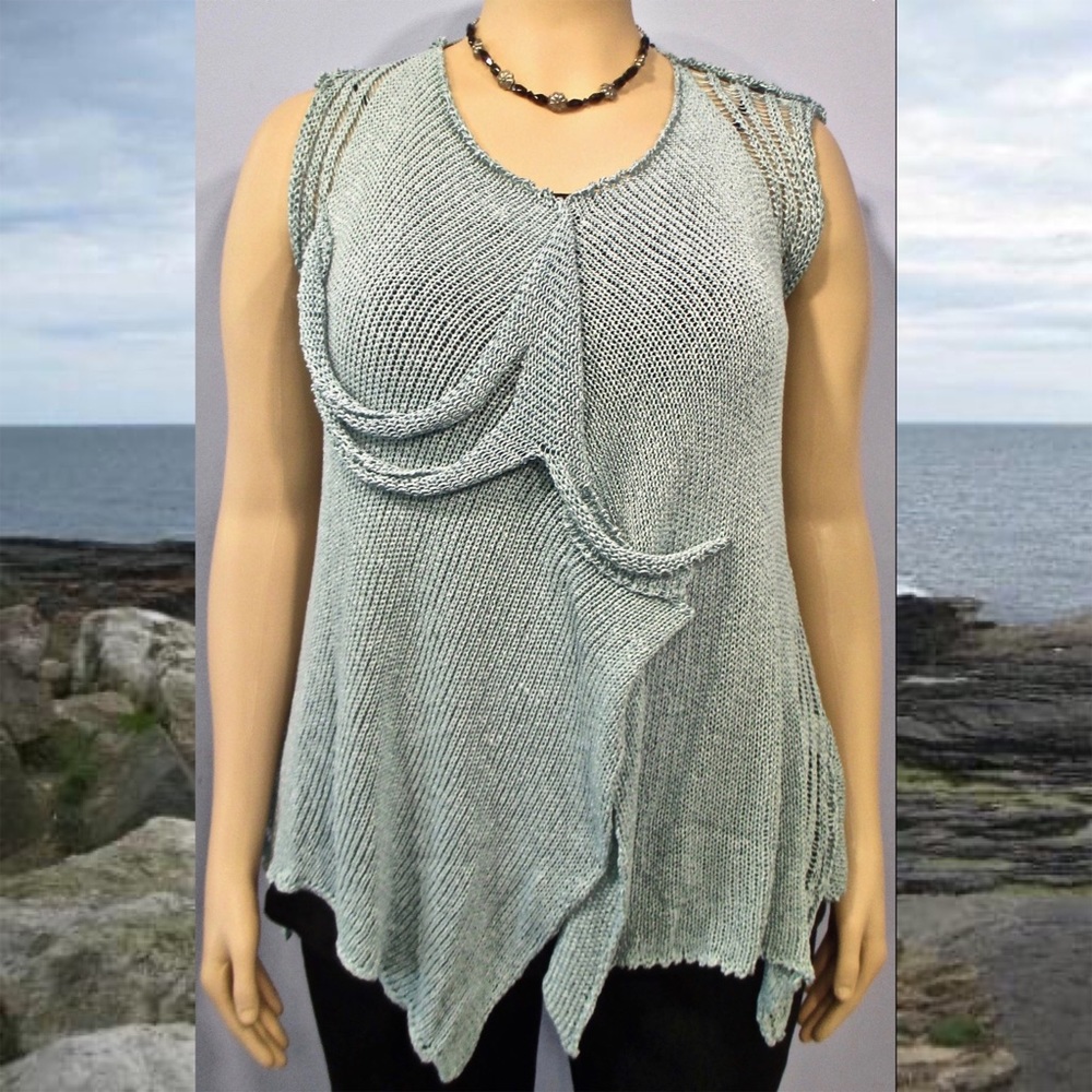 B & K Zuza Lace Layson Overlay Vest in Ice Mint